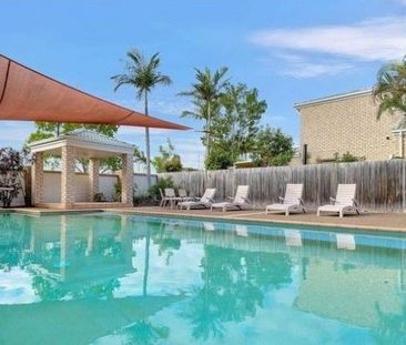 Single-Story Unit -Walk to School! Spacious Townhouse for Rent in S... - Photo 2