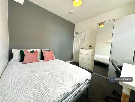 4 bedroom terraced house to rent - Photo 4