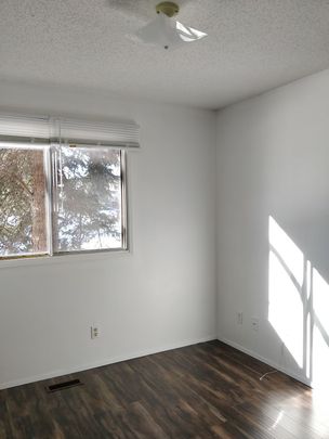 301 - 13528 Deer Run Boulevard Southeast, Calgary - Photo 1