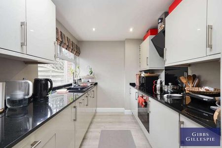 Dormans Close, Northwood, HA6 - Photo 2