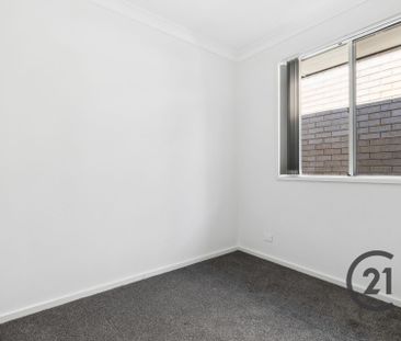 Four Bedroom Courtyard Living Home - Photo 3