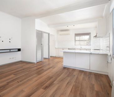 3 BEDROOM HOME - STONES THROW FROM CBD & AMENITIES - Photo 1