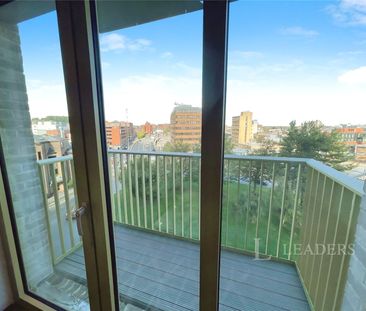 apartment to rent Castle Street, Luton, Bedfordshire, LU1 - Photo 3