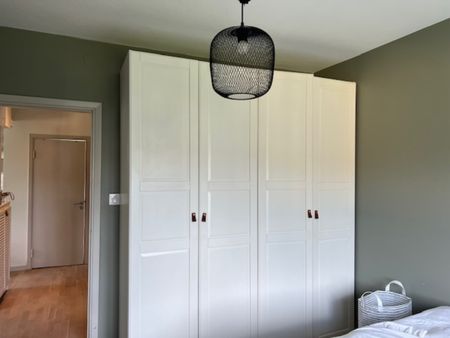 Fräscht renoverad och mycket exklusiv gavel 2:a högst upp i huset. - Foto 3