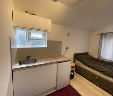Studio Flat, Dollis Hill Lane, NW2 - Photo 4