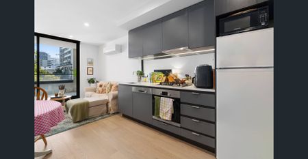 Bright & Convenient 2-Bedroom Apartment in the Heart of Box Hill - Photo 5