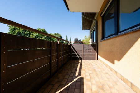 Wohnen mit Charme – 2-Zimmer-Wohnung mit Balkon, Tiefgarage und Schwedenofen in St. Peter - Photo 5