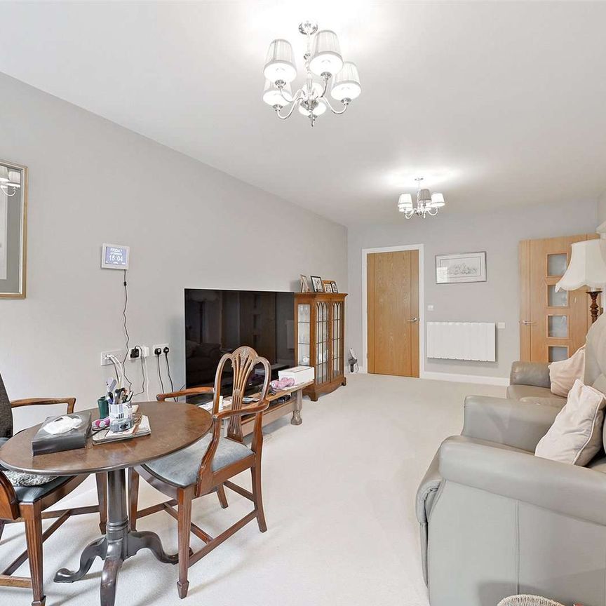 An exceptional two bedroom over 70s retirement apartment - Photo 1