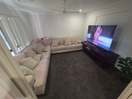 Collingwood Park - Photo 2