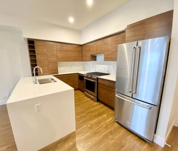 Top Floor 1 bed + den/2 bath at The Beverly (#612) - Photo 4