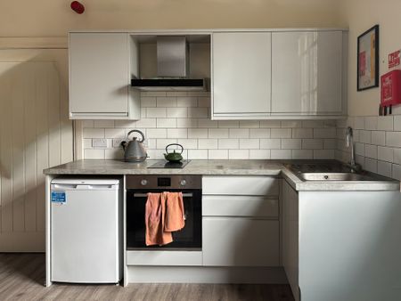 Bateman Street, Cambridge - Photo 2