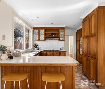 5-Bedroom Family Home in a Peaceful Glen Waverley Cul-de-Sac - Photo 4