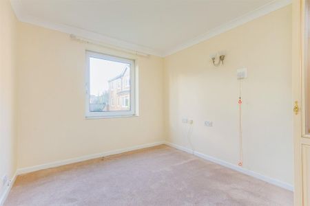 1 bedroom retirement property to rent - Photo 4