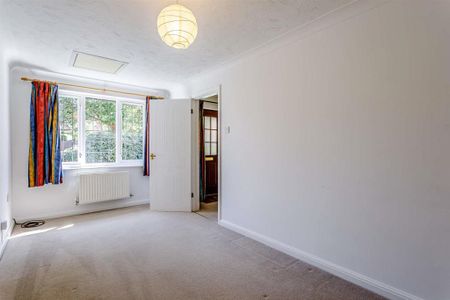 4 bedroom detached house to rent - Photo 4