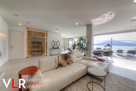 House in West Vancouver, BC - Photo 5