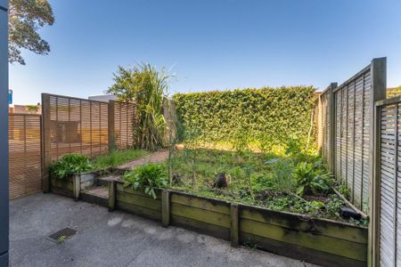 Grammar Zone, Perfect Location - Photo 2