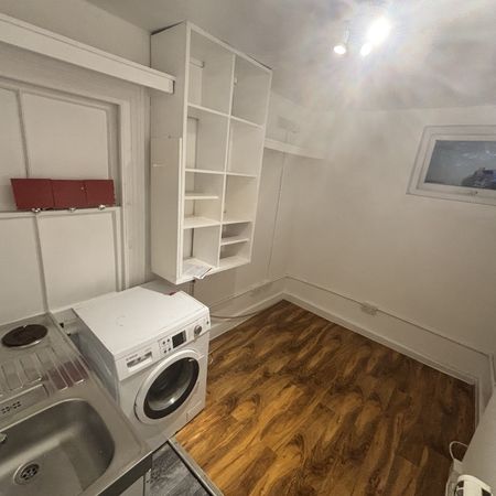 The Avenue, Worcester Park - Photo 4