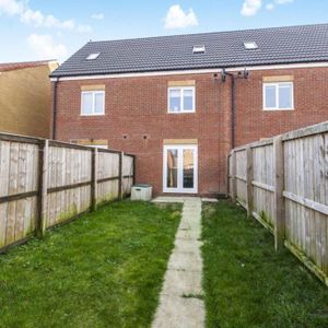 3 bedroom terraced house to rent - Photo 2