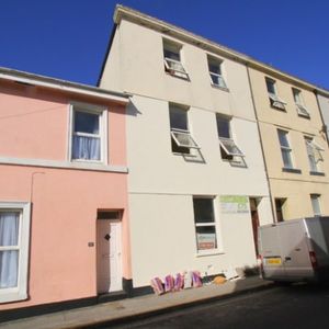 ONLY 4 ROOMS LEFT, close to uni, modern kitchen, large rooms! - Photo 3