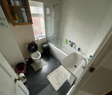 Room in a Shared House, St Ives Road, M14 - Photo 3