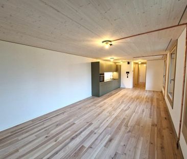 central and modern living - Photo 2