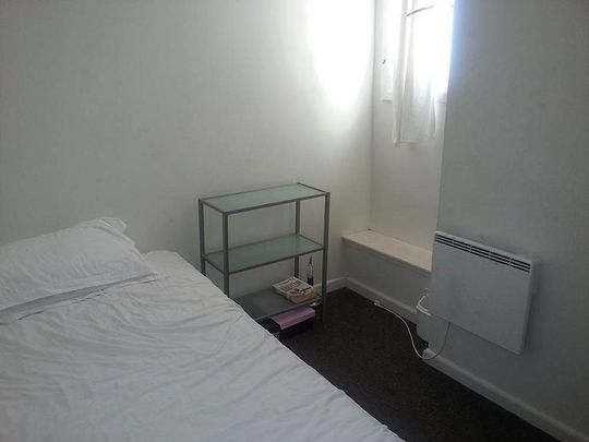 Secure inner city living in Lower Hutt central - Photo 1