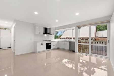 11 Pleasant Rise, Croydon South - Photo 3