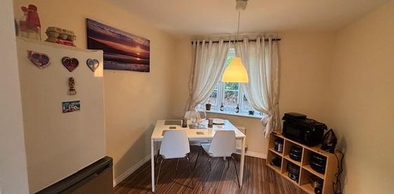 1 bedroom in a house share to rent - Photo 2