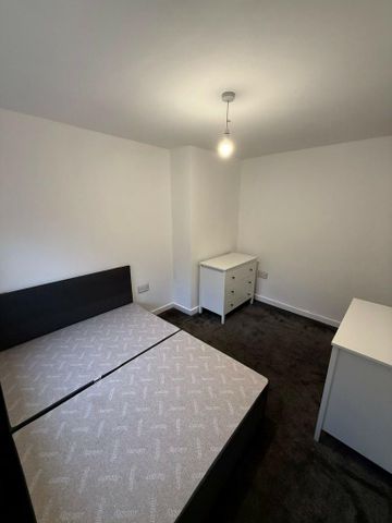 3 bedroom end of terrace house to rent - Photo 2