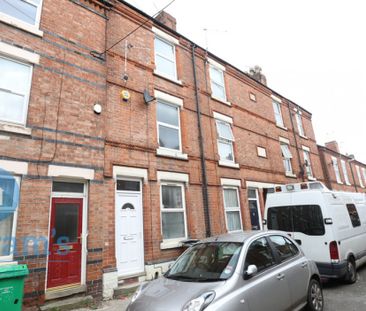 4 bed Mid Terraced House for Rent - Photo 1