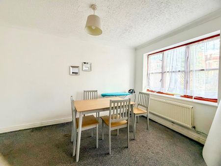 1 bedroom in a house share to rent - Photo 3