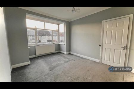 3 bedroom terraced house to rent - Photo 5