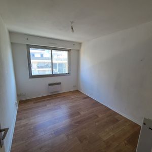 Appartement 1 pièces 17m2 MARSEILLE 1ER 421 euros - Photo 2