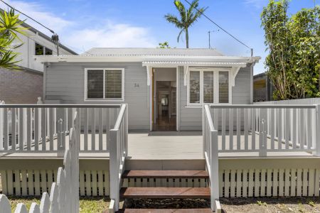 Freshly Updated Home with Outdoor Living & Low-Maintenance Appeal. 400 metres to the water front. Contact JULIE SYKES 0438 050 110 - Photo 3