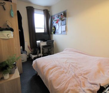 5 bedroom Semi-detached house to rent - Photo 2