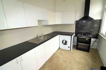 3 bedroom flat to rent - Photo 5