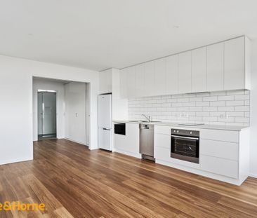 Outstanding recently renovated 1 bedroom apartment! - Photo 1