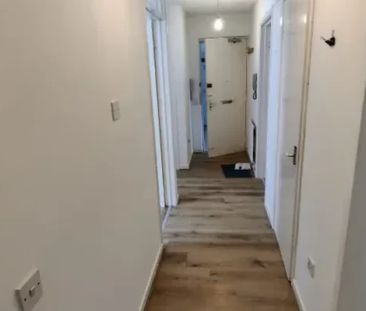 2 bedrooms 1 bathroom - Photo 5