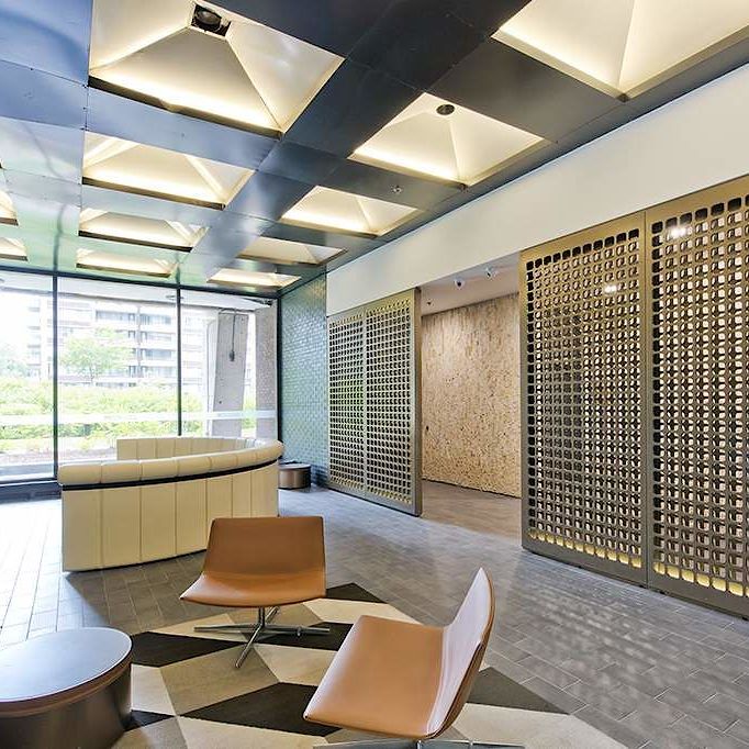 4858 chemin de la Côte-des-Neiges, Montréal, QC - Photo 1