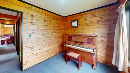 Longburn - 3 Bedrooms - Photo 2