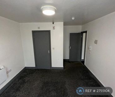 3 bedroom flat to rent - Photo 6