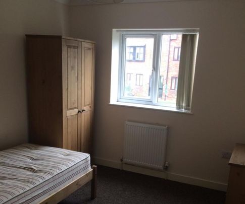 1 bedroom in a house share to rent - Photo 1