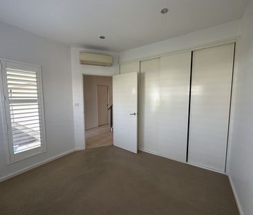 EXECUTIVE TOWNHOUSE - Photo 6