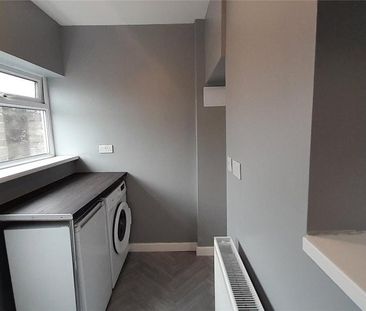 2 bedroom end of terrace house to rent - Photo 2
