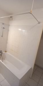 AIX LA DURANNE GRAND T2 AVEC PARKING, - Photo 4