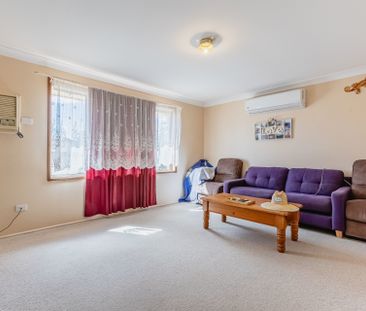 Comfortable 2-Bedroom Duplex for Easy Living - Photo 2