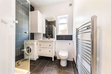 Spacious one bedroom flat close to Battersea Park - Photo 5