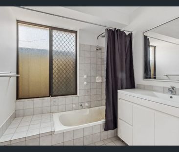 3 x 1 CORNER BLOCK - IDEAL LOCATION - Photo 6