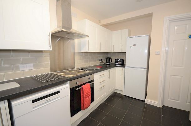 109 Broomspring Lane, Broomhall, Sheffield S10 2FD - Photo 1