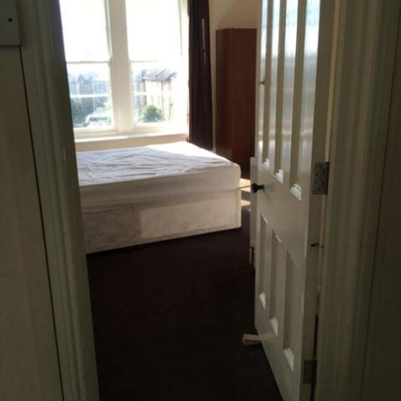 11 bedroom house to rent - Photo 1